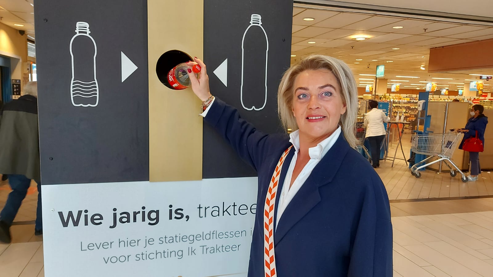 Flessen inleveren voor het goede doel bij 50jarige Roselaar 
