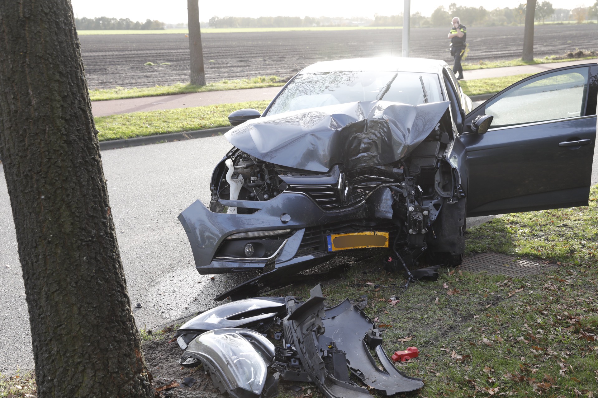 Auto In De Kreukels Bij Eenzijdig Ongeval In Roosendaal