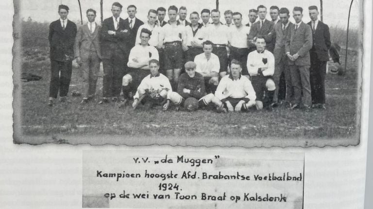 Het voetbalelftal van Cees Meeuwis (foto: familie Meeuwis)